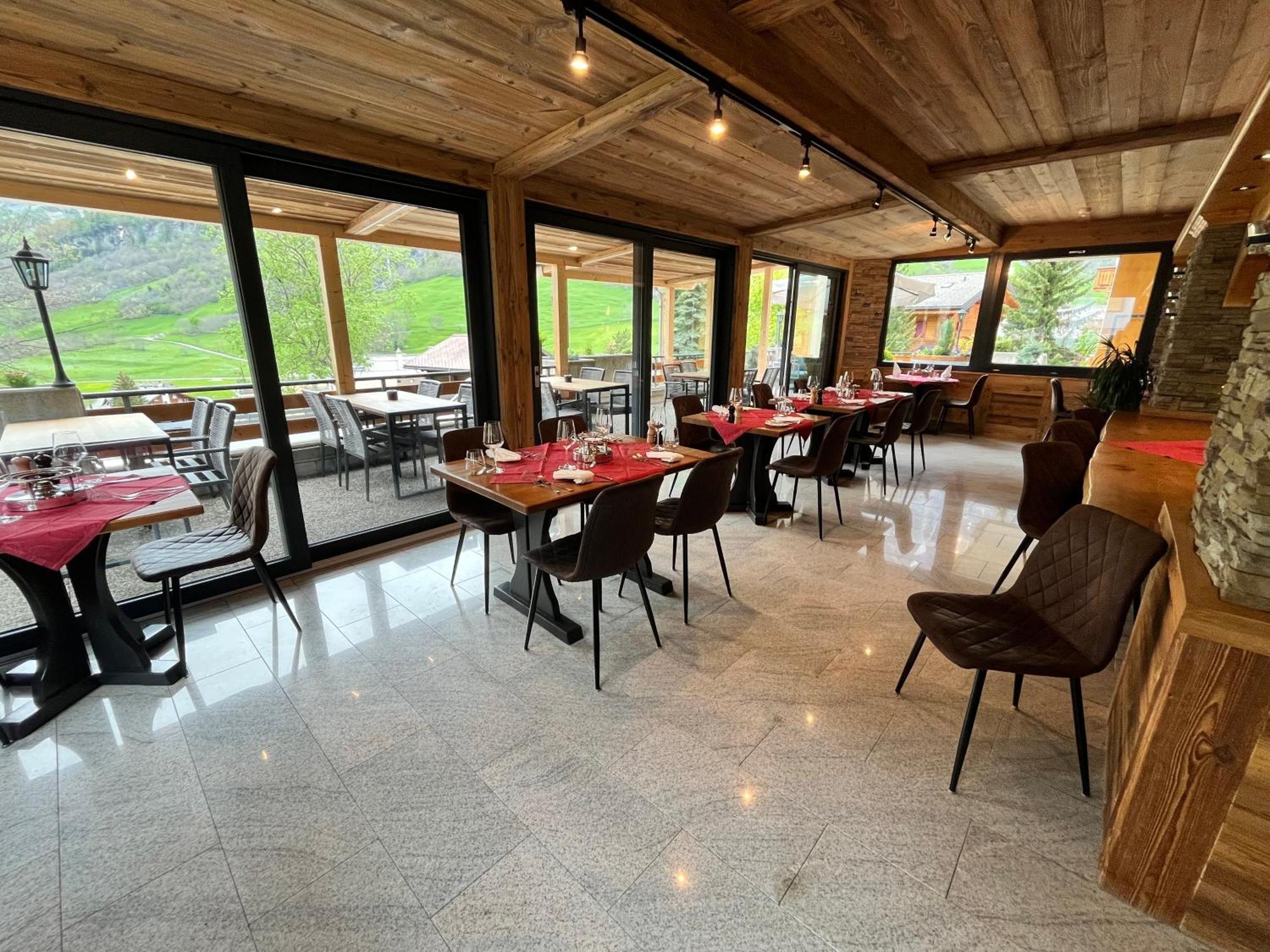 Hotel Alfa Superieur - Leukerbad-Therme ภายนอก รูปภาพ